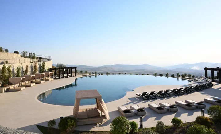 3 hovuz, villalar, helikopter meydançası və 204 otaqlı hotel - 320 iş yeri yaradılıb